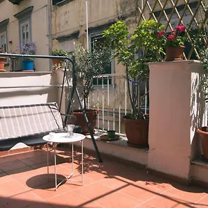  Apartment La Casa Del Nespolo, 2 Terrazzi E 2 Bagni In Centro